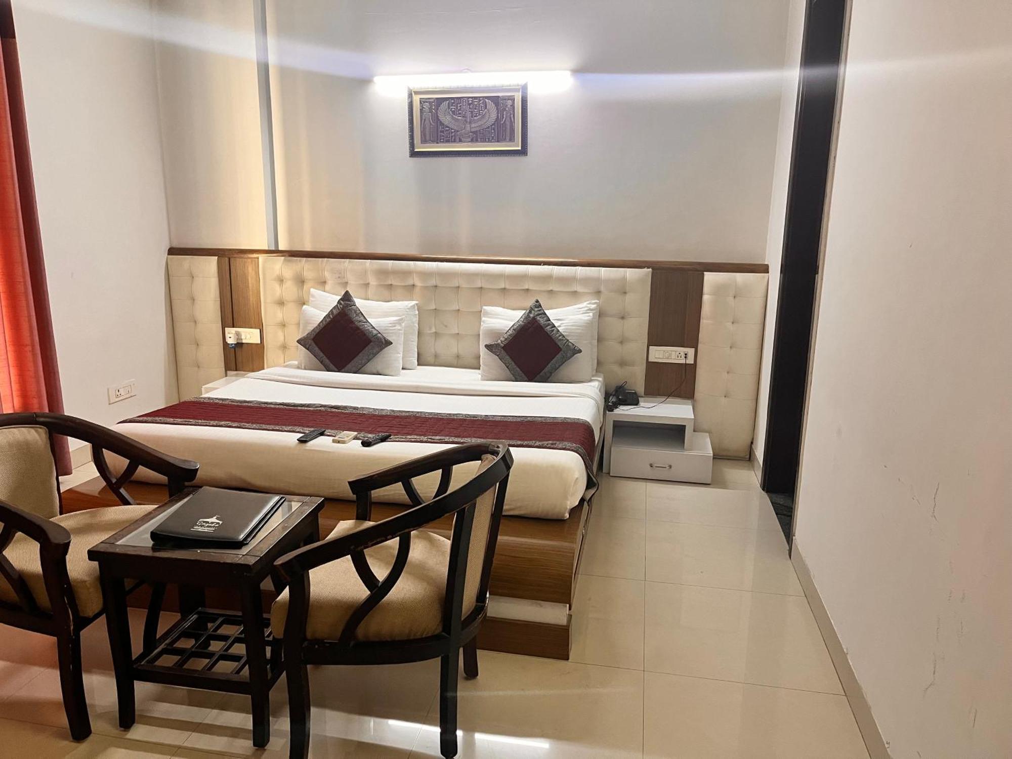 Gazebo Inn & Suites Medanta Гургаон Экстерьер фото