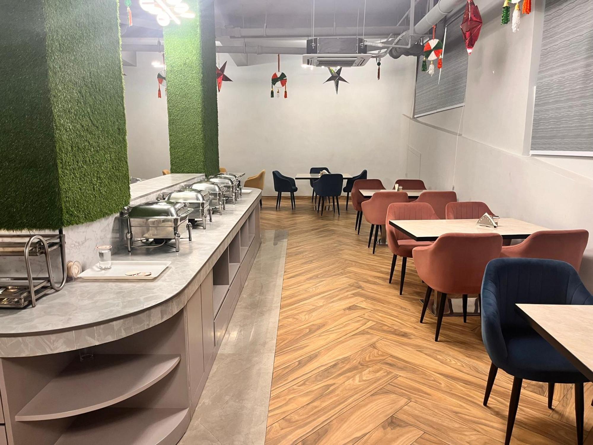 Gazebo Inn & Suites Medanta Гургаон Экстерьер фото