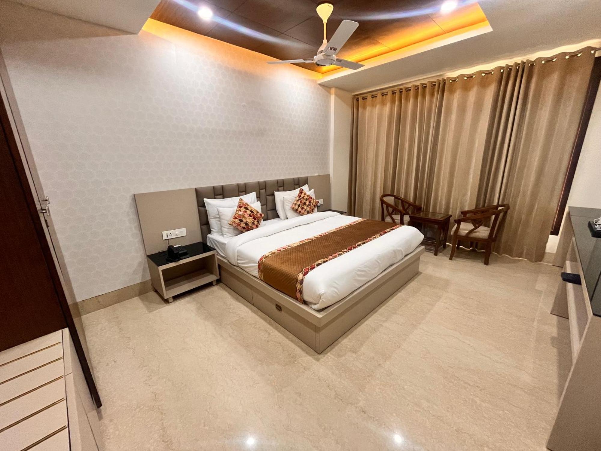 Gazebo Inn & Suites Medanta Гургаон Экстерьер фото