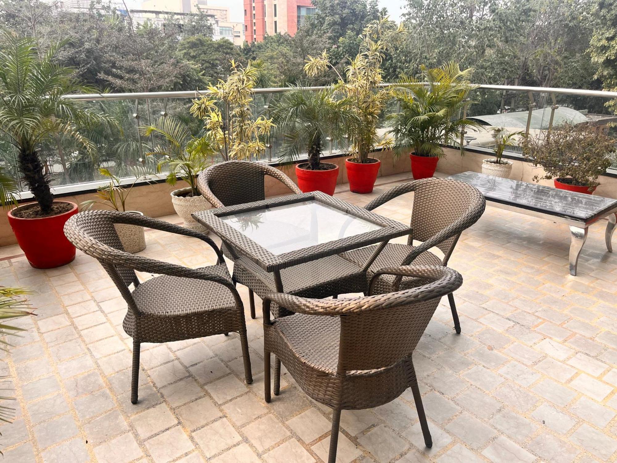 Gazebo Inn & Suites Medanta Гургаон Экстерьер фото
