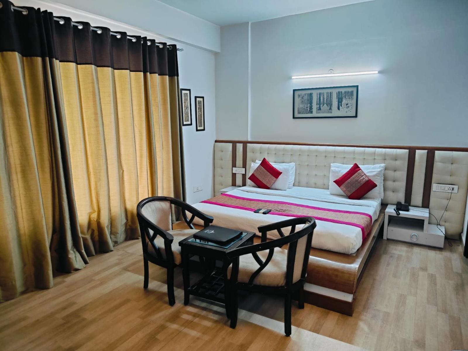 Gazebo Inn & Suites Medanta Гургаон Экстерьер фото