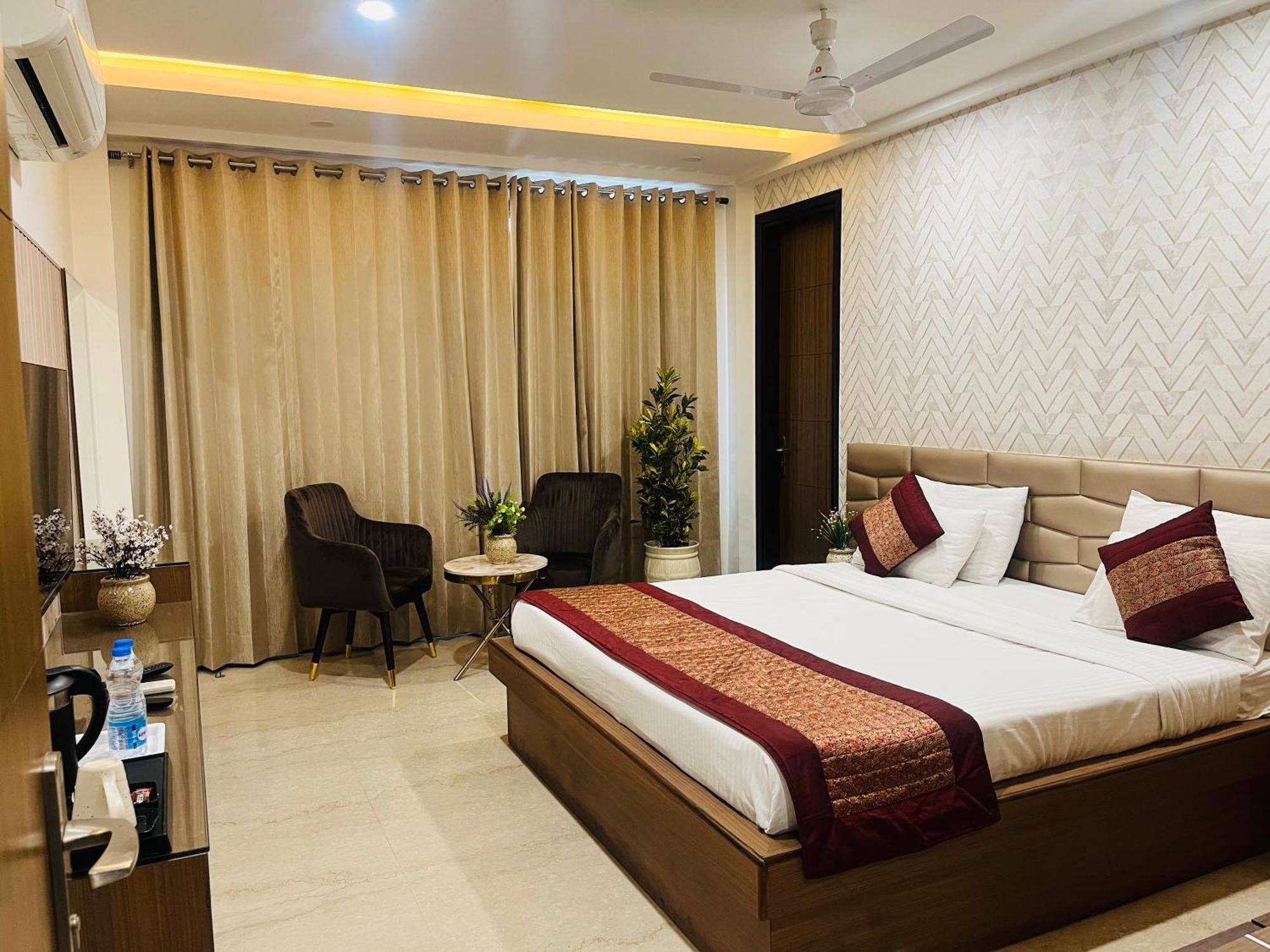 Gazebo Inn & Suites Medanta Гургаон Экстерьер фото