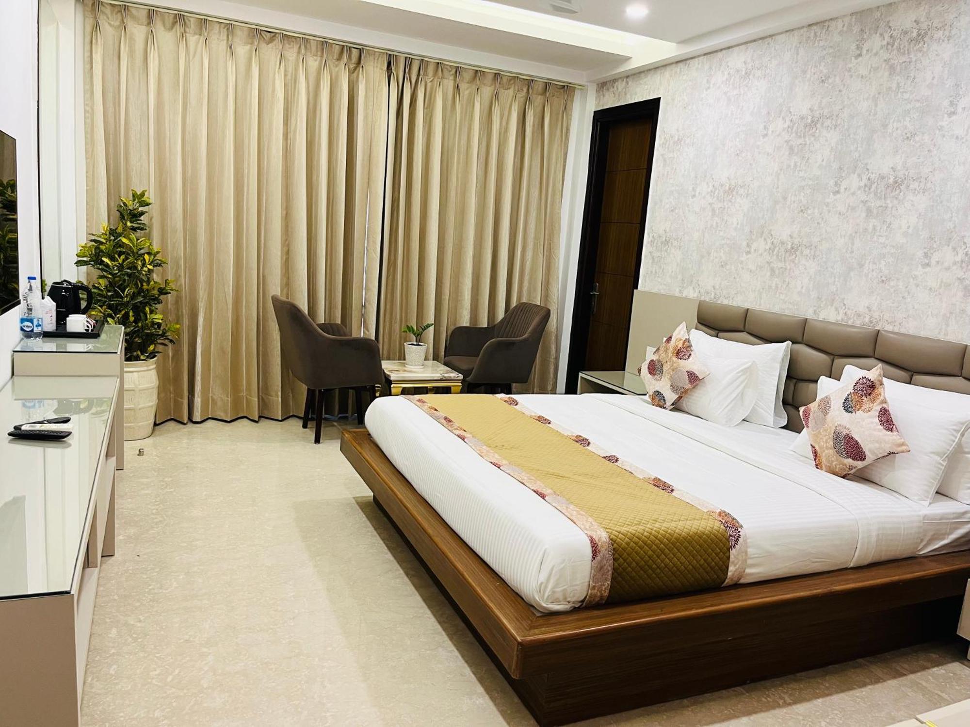 Gazebo Inn & Suites Medanta Гургаон Экстерьер фото