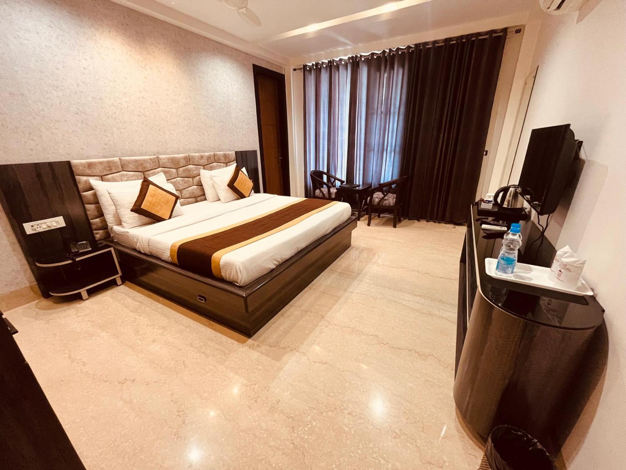 Gazebo Inn & Suites Medanta Гургаон Экстерьер фото