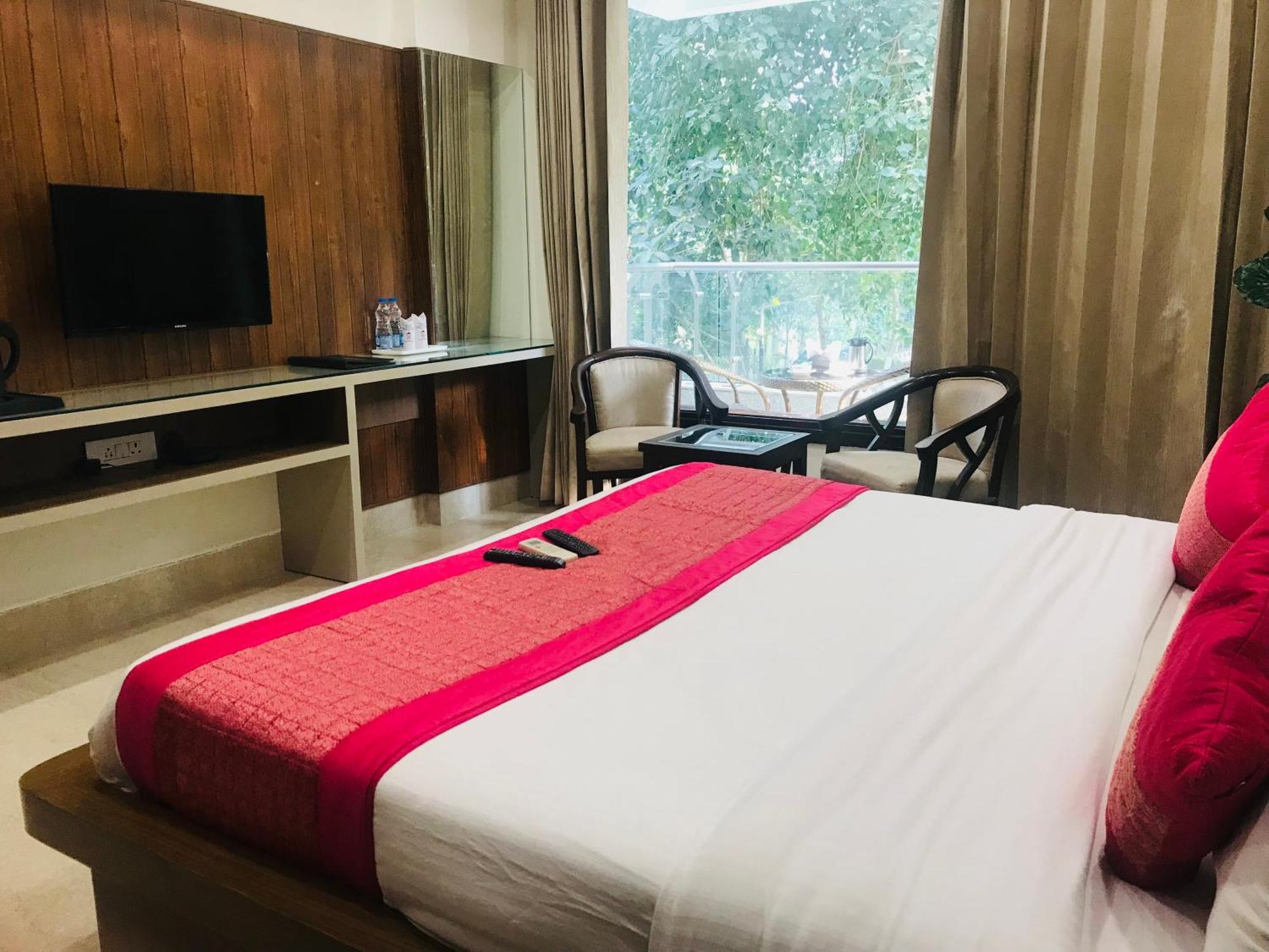 Gazebo Inn & Suites Medanta Гургаон Экстерьер фото