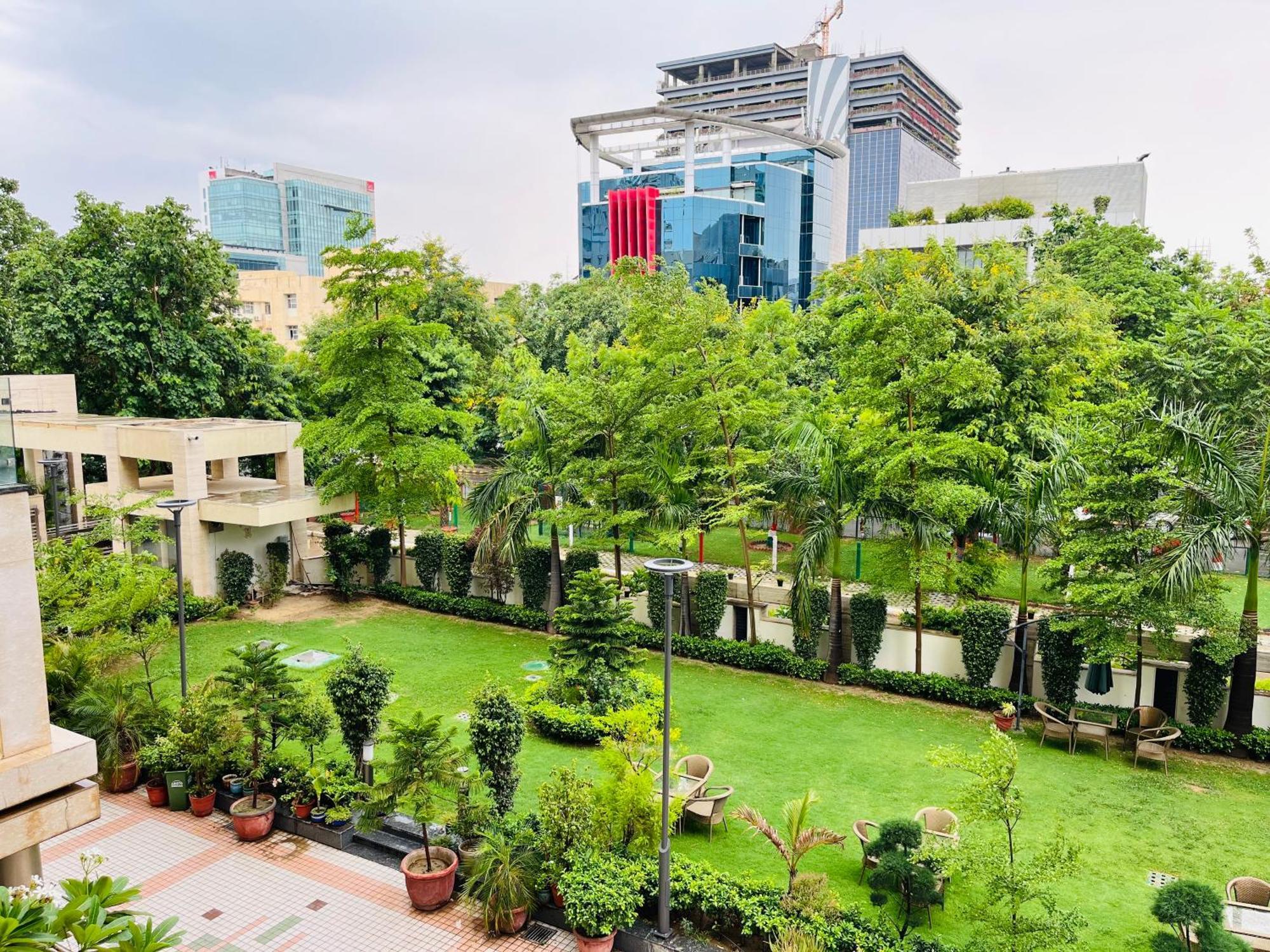 Gazebo Inn & Suites Medanta Гургаон Экстерьер фото