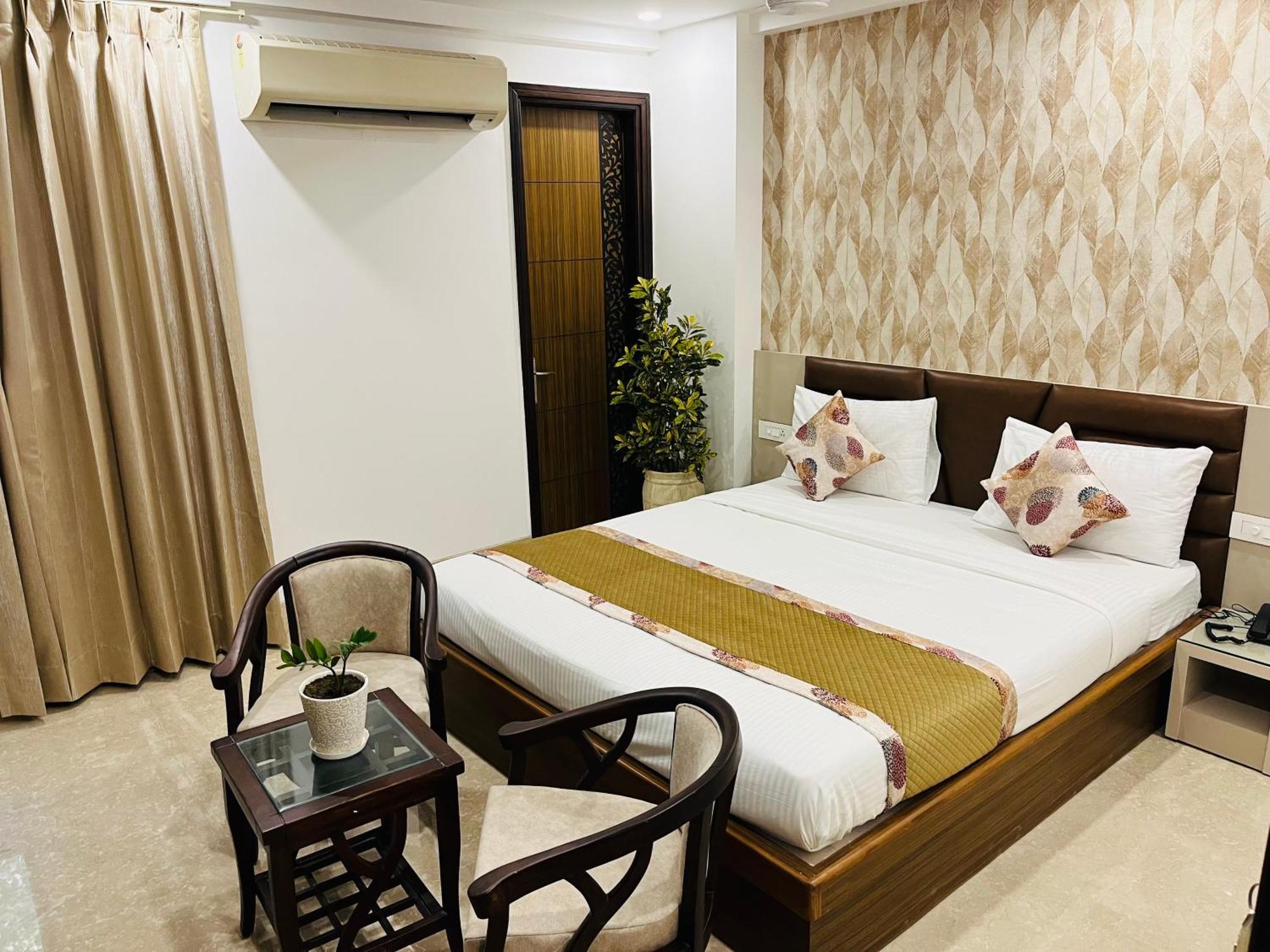 Gazebo Inn & Suites Medanta Гургаон Экстерьер фото