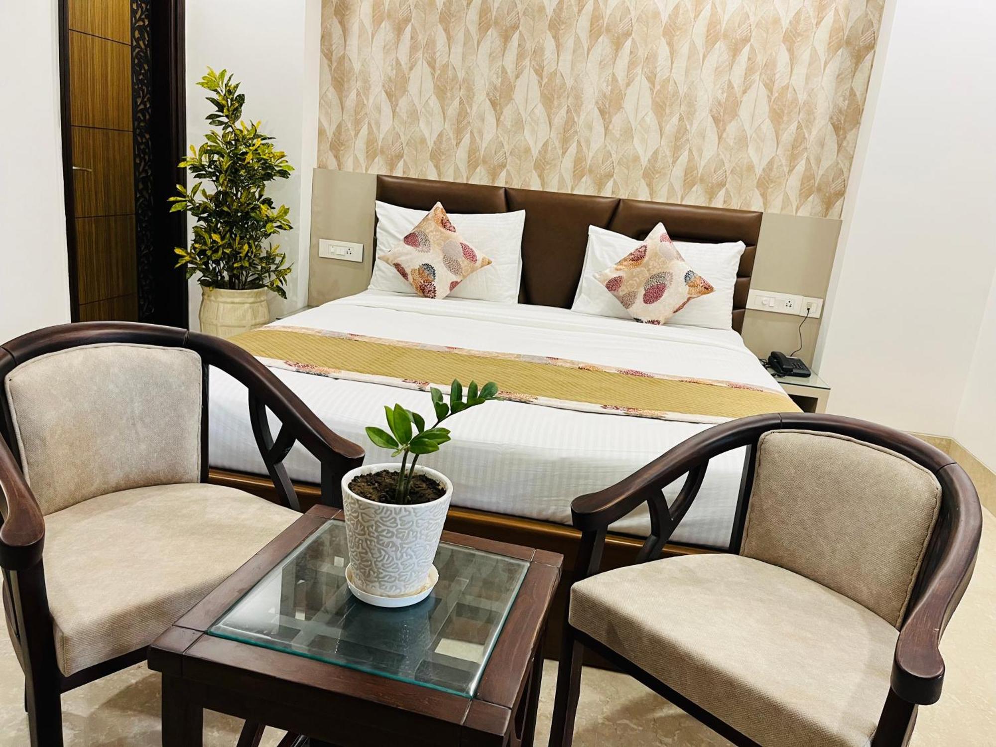 Gazebo Inn & Suites Medanta Гургаон Экстерьер фото