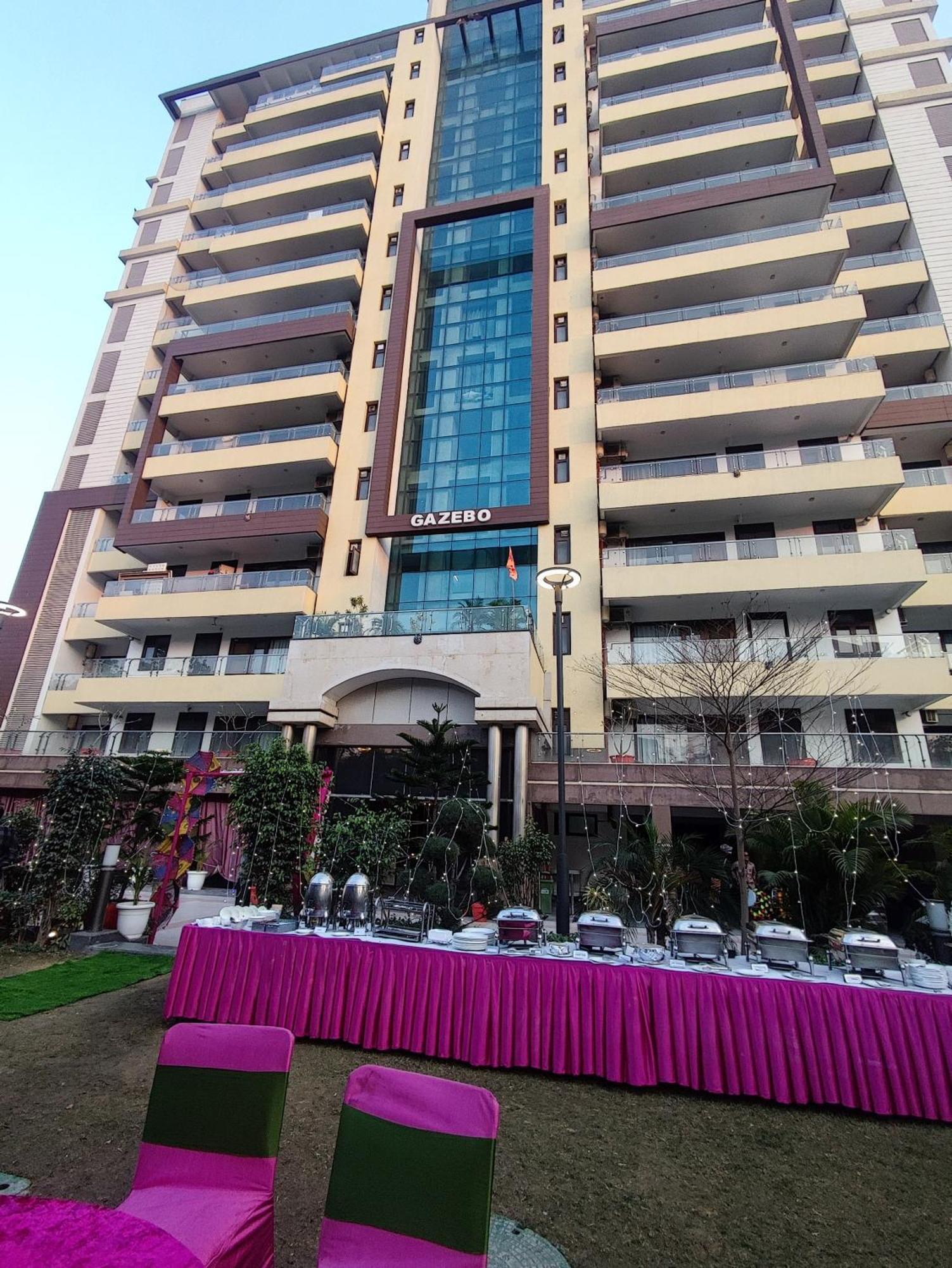 Gazebo Inn & Suites Medanta Гургаон Экстерьер фото